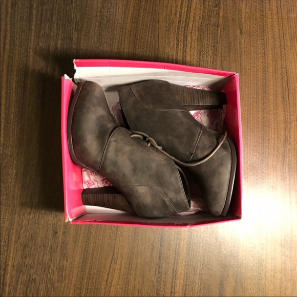 Oxford Booties - Picture 6 of 7